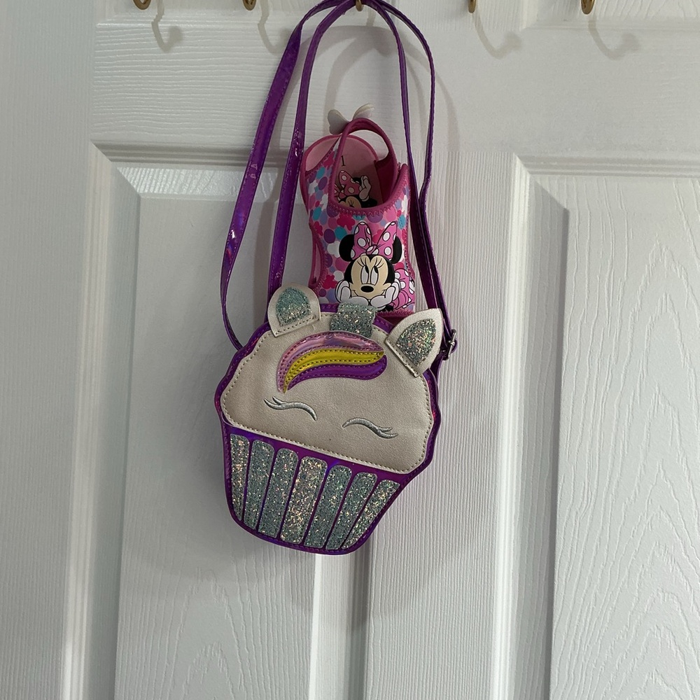 Disney Minnie Mouse Pink Sandals & 
With a cute cross pink/purple purse,

New